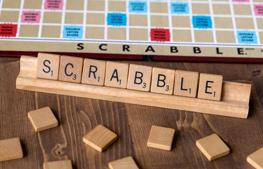 Scrabble: Η ιστορία του παιχνιδιού που φτιάχτηκε από έναν άνεργο και απορρίφθηκε από όλες τις εταιρείες