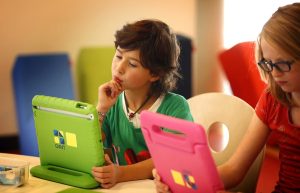 Τα σουηδικά σχολεία αφήνουν τα tablets και επιστρέφουν στα βιβλία