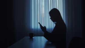 Σημεία των καιρών: «Καλπάζει» η «ψύχωση της Τεχνητής Νοημοσύνης»! – Οι άνθρωποι νομίζουν ότι το ΑΙ είναι φίλος τους